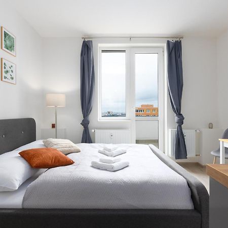 Apartman U Metra S Terasou Praga Exterior foto