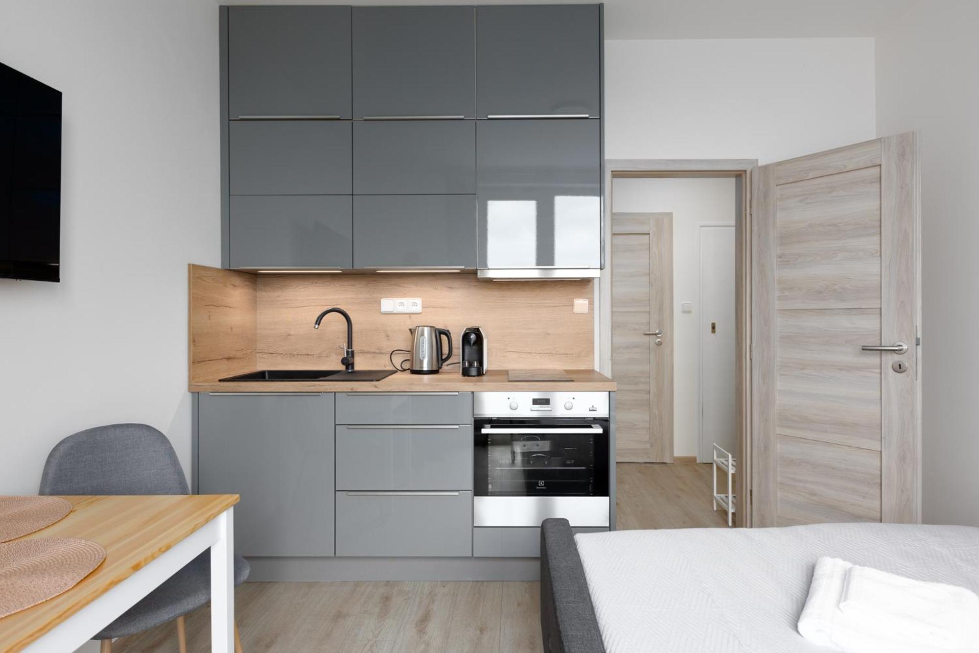Apartman U Metra S Terasou Praga Exterior foto
