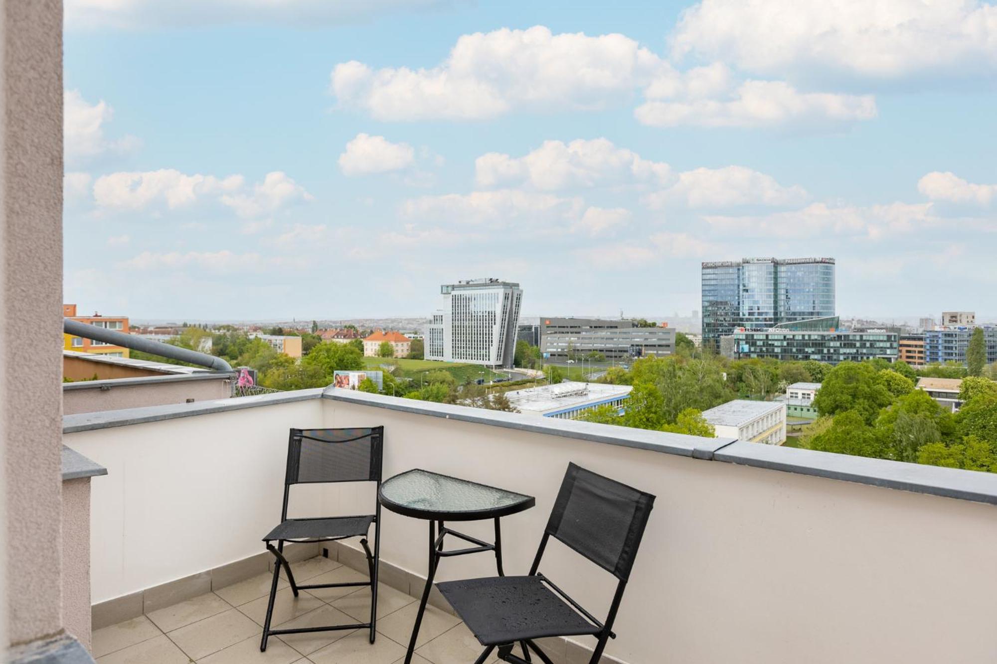 Apartman U Metra S Terasou Praga Exterior foto